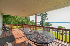 Deck and Water View Cozy Kentucky Lake Getaway